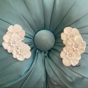 Vintage 1950s clip on earrings /ear bobs